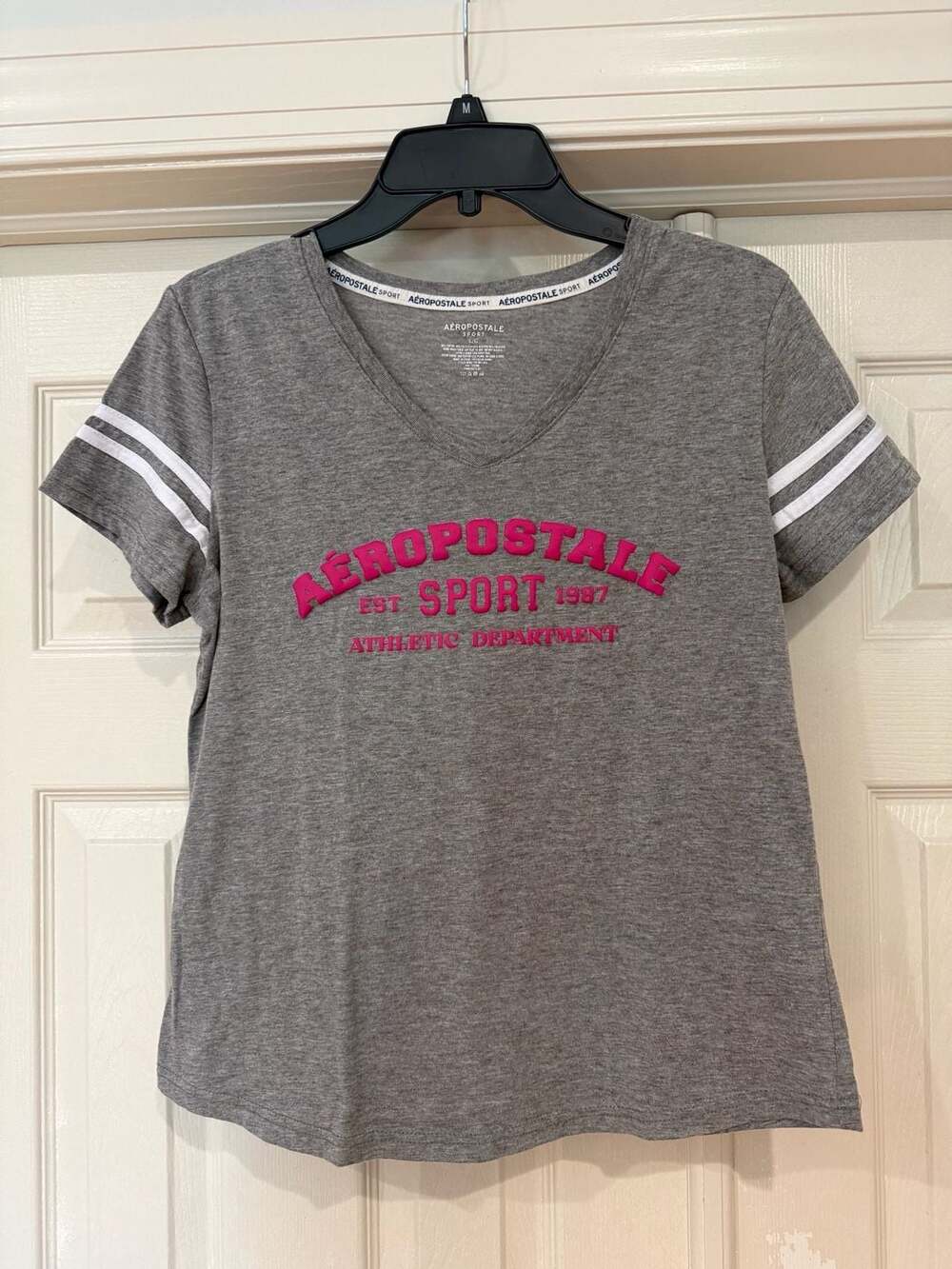 Aeropostale Sport Athletic Department V-Neck T-Shirt Gray Pink Striped Medium